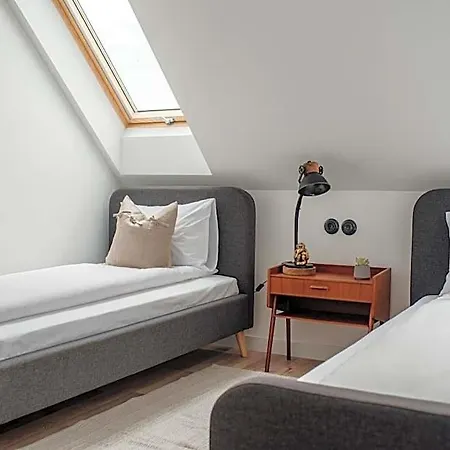 Loftlakasom****